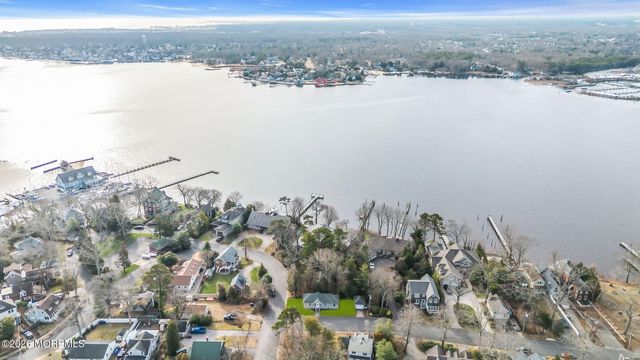 140 E Camp Walk, Island Heights, NJ 08732