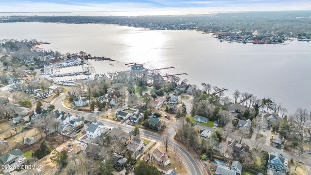 140 E Camp Walk, Island Heights, NJ 08732