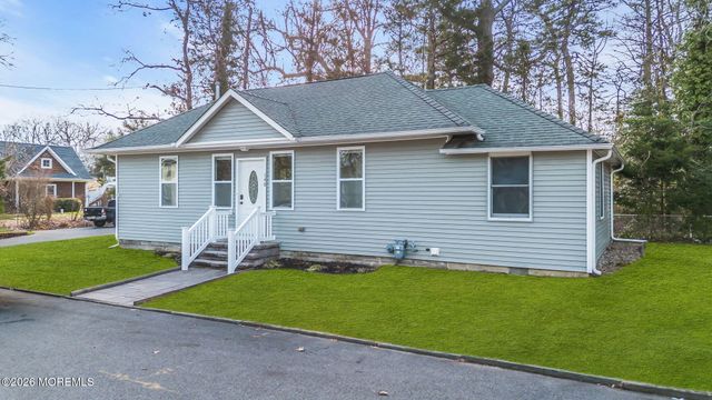 140 E Camp Walk, Island Heights, NJ 08732