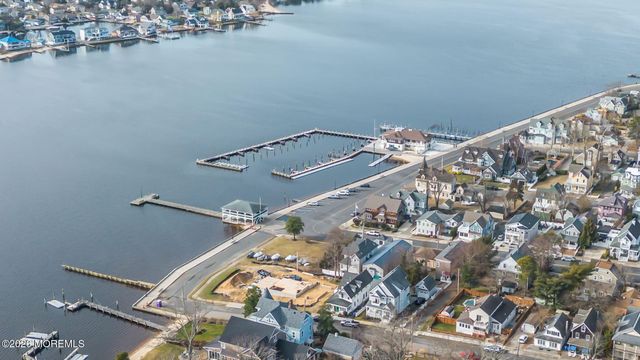 140 E Camp Walk, Island Heights, NJ 08732