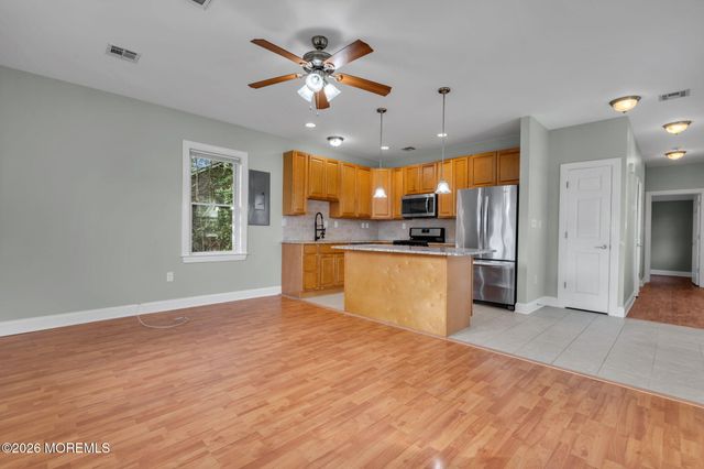 140 E Camp Walk, Island Heights, NJ 08732