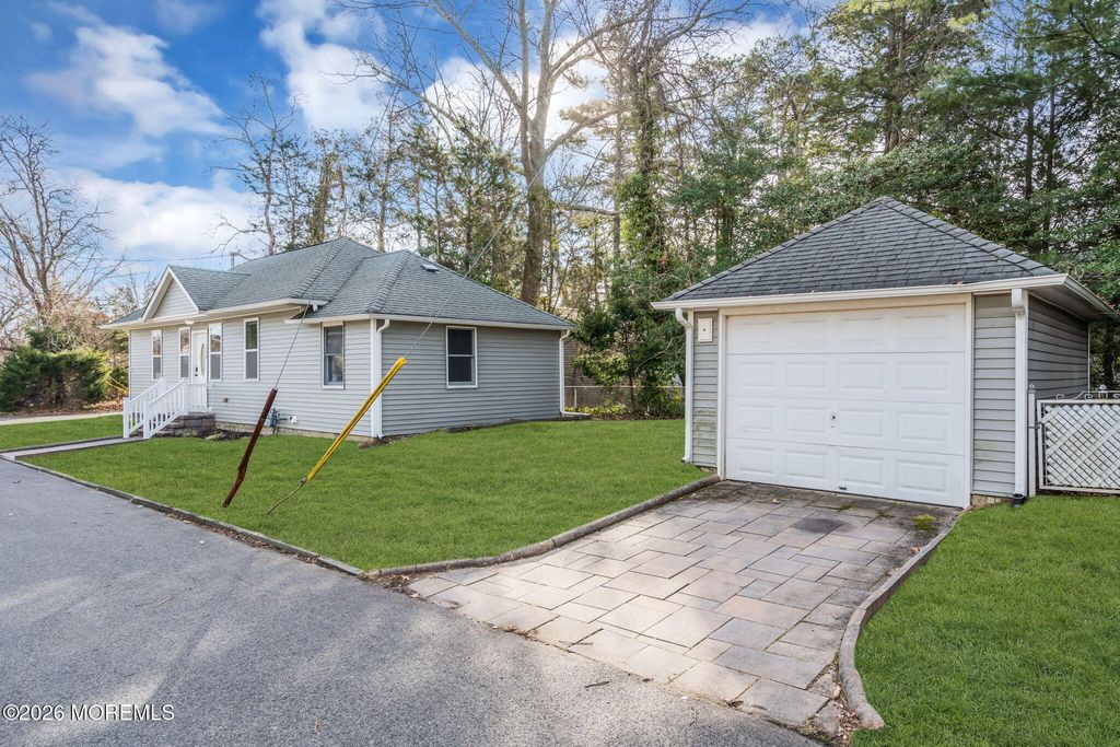 140 E Camp Walk, Island Heights, NJ 08732