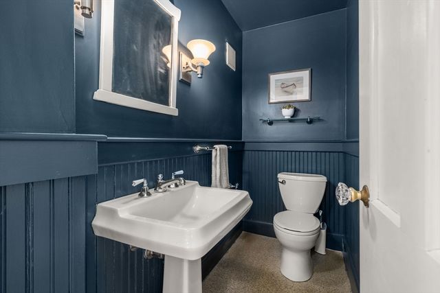 47 Indian Head Rd, Framingham, MA 01701