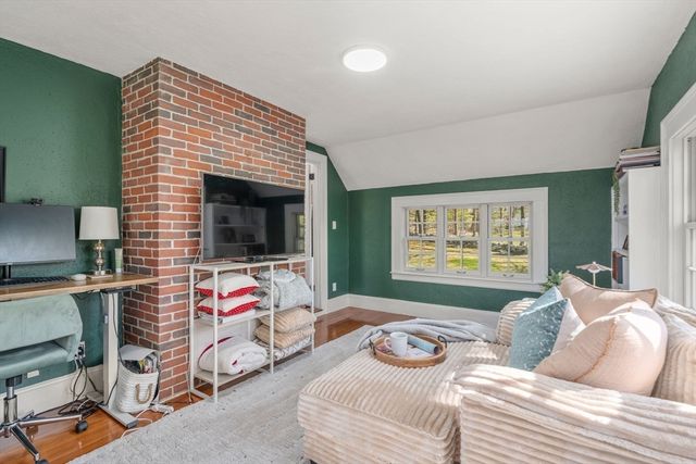 47 Indian Head Rd, Framingham, MA 01701