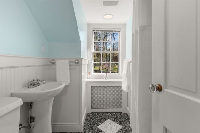 47 Indian Head Rd, Framingham, MA 01701