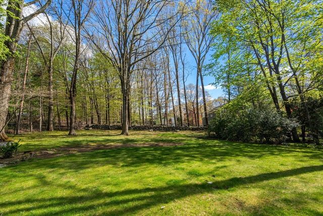 47 Indian Head Rd, Framingham, MA 01701
