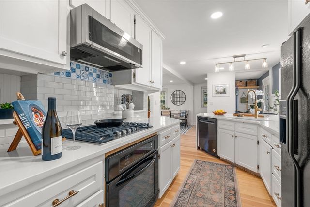 47 Indian Head Rd, Framingham, MA 01701