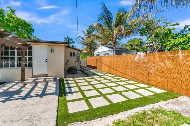 831 NE 128th St, North Miami, FL 33161