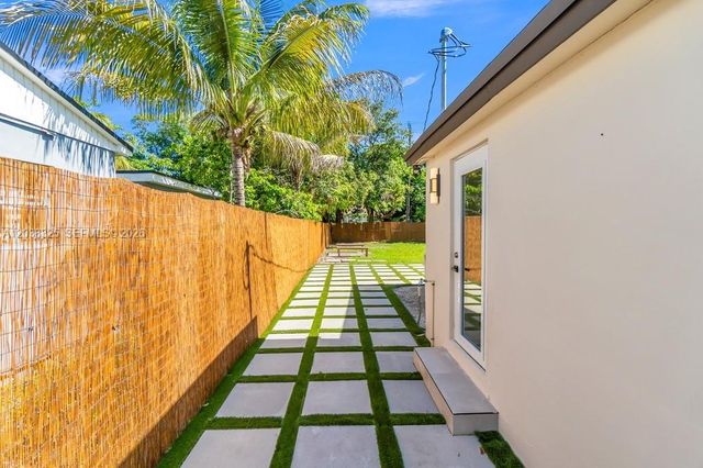 831 NE 128th St, North Miami, FL 33161