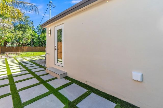 831 NE 128th St, North Miami, FL 33161