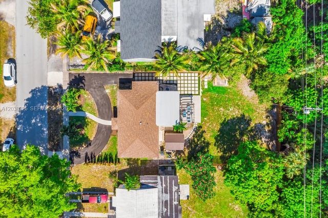 831 NE 128th St, North Miami, FL 33161