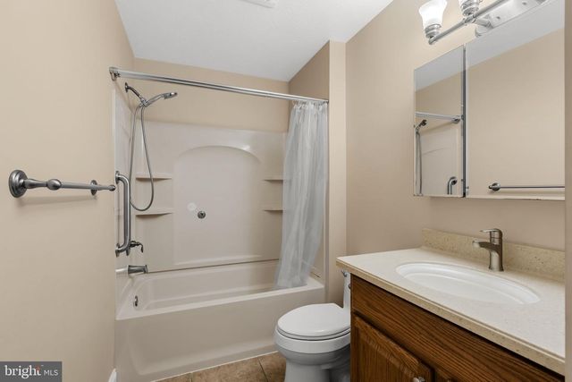 305 PARTRIDGE DR, Lititz, PA 17543