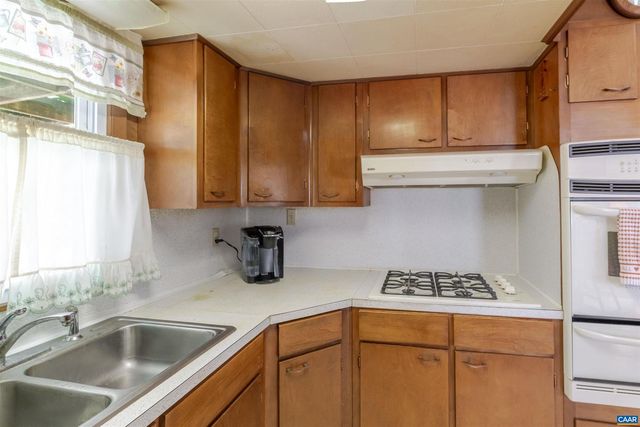 906 ALTA ST, Staunton, VA 24401