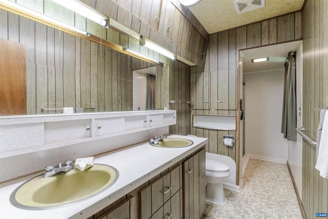 906 ALTA ST, Staunton, VA 24401