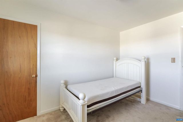 906 ALTA ST, Staunton, VA 24401