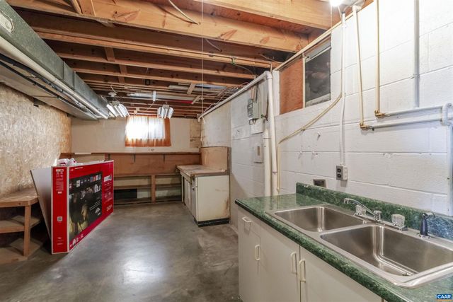 906 ALTA ST, Staunton, VA 24401