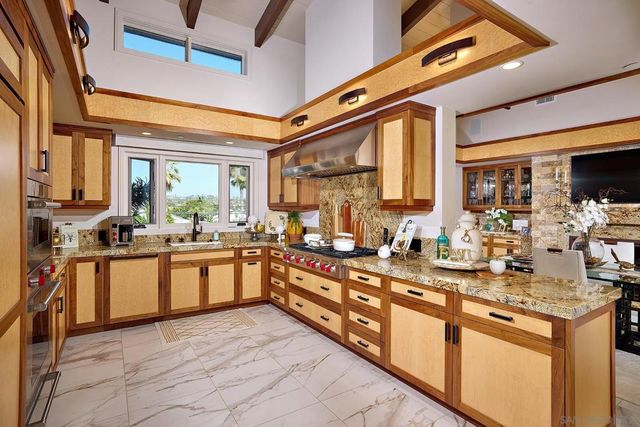 187 Cherry Ave, Carlsbad, CA 92008