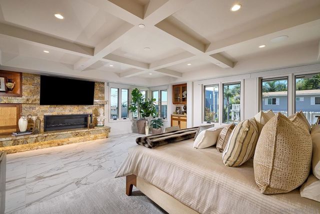 187 Cherry Ave, Carlsbad, CA 92008