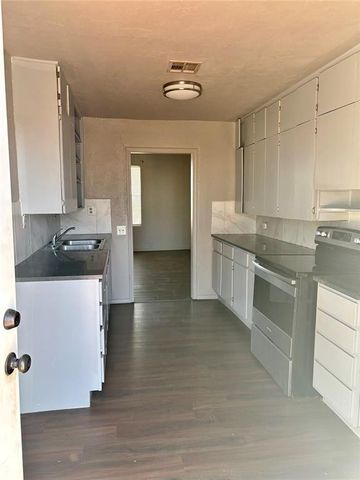 202 N Elm Avenue, Union City, OK 73090