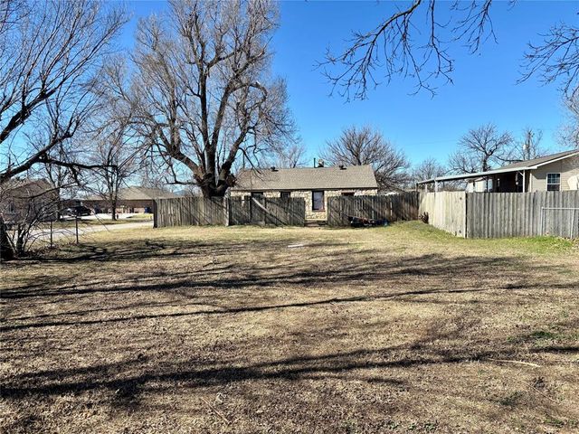 202 N Elm Avenue, Union City, OK 73090