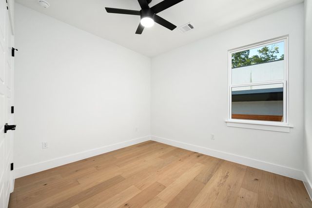 1104 Fiesta ST, Austin, TX 78702