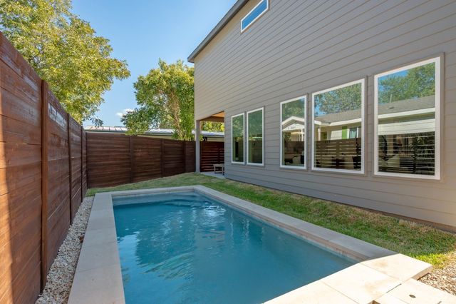 1104 Fiesta ST, Austin, TX 78702