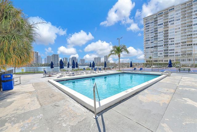 2750 NE 183rd St 2410, Aventura, FL 33160