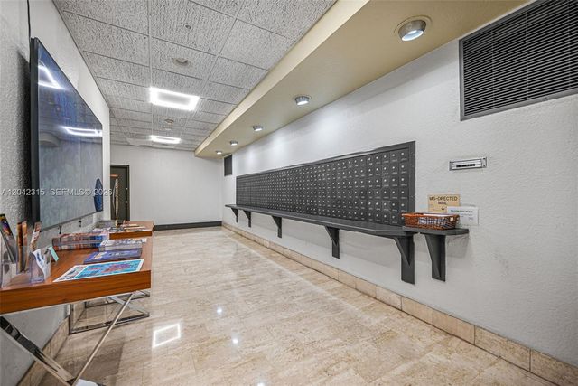 2750 NE 183rd St 2410, Aventura, FL 33160