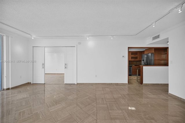 2750 NE 183rd St 2410, Aventura, FL 33160