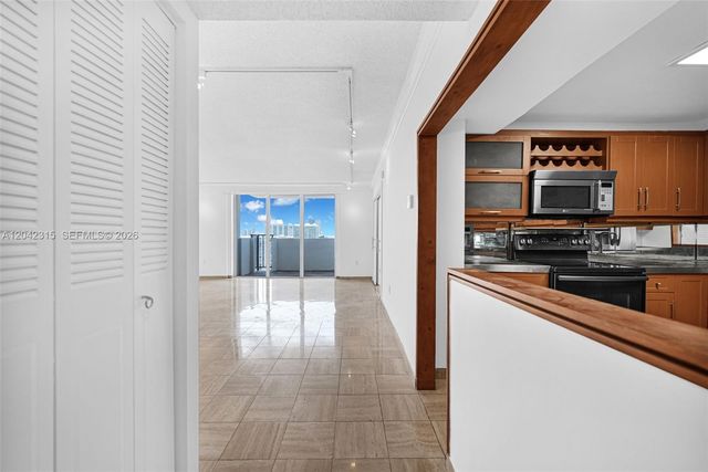 2750 NE 183rd St 2410, Aventura, FL 33160