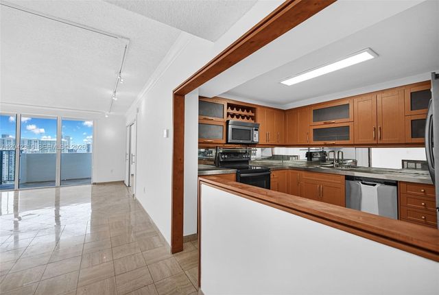 2750 NE 183rd St 2410, Aventura, FL 33160