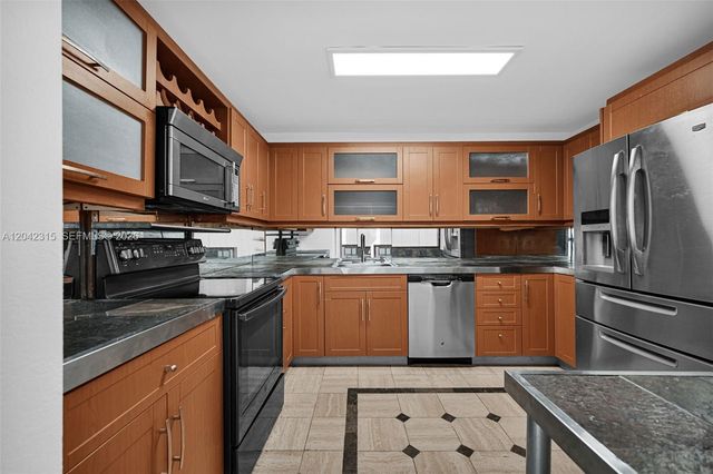 2750 NE 183rd St 2410, Aventura, FL 33160