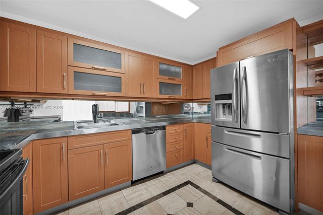 2750 NE 183rd St 2410, Aventura, FL 33160