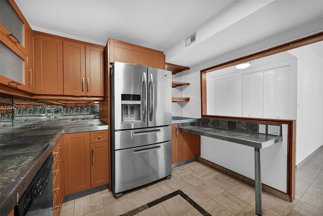 2750 NE 183rd St 2410, Aventura, FL 33160