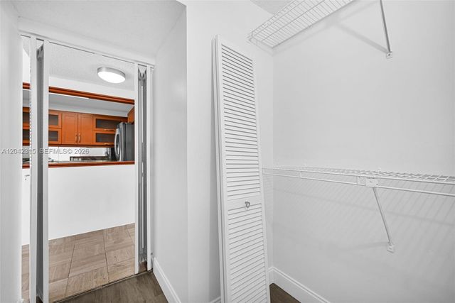 2750 NE 183rd St 2410, Aventura, FL 33160