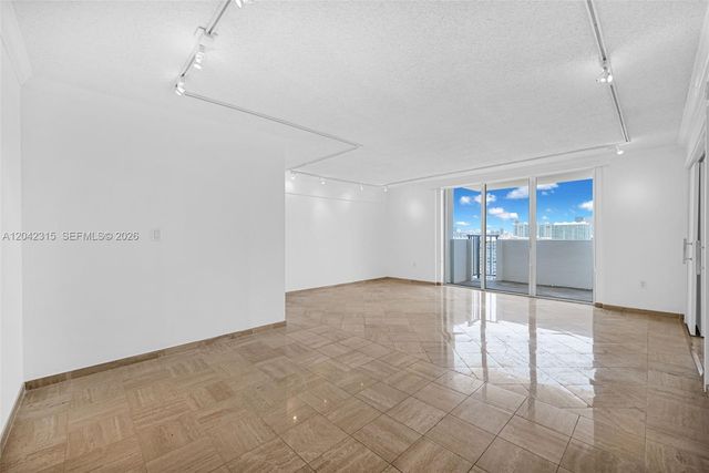 2750 NE 183rd St 2410, Aventura, FL 33160