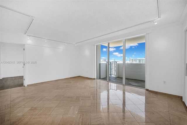 2750 NE 183rd St 2410, Aventura, FL 33160