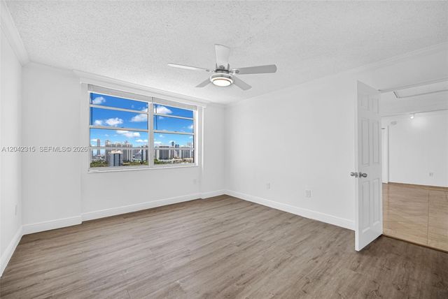 2750 NE 183rd St 2410, Aventura, FL 33160