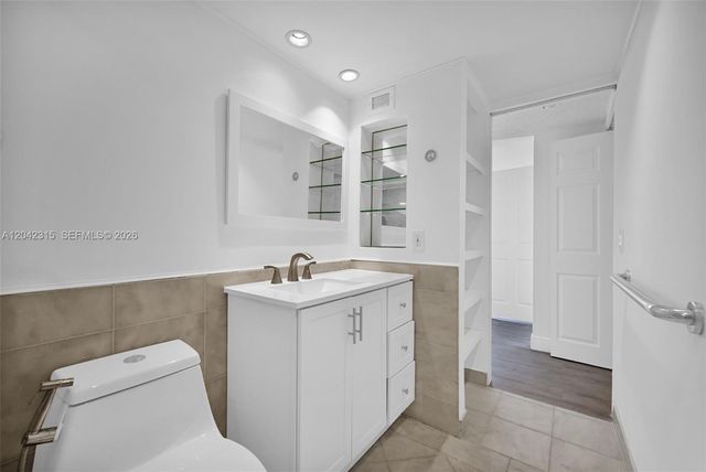 2750 NE 183rd St 2410, Aventura, FL 33160