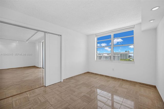 2750 NE 183rd St 2410, Aventura, FL 33160