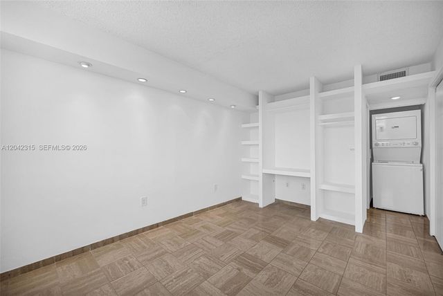 2750 NE 183rd St 2410, Aventura, FL 33160