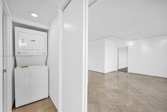 2750 NE 183rd St 2410, Aventura, FL 33160