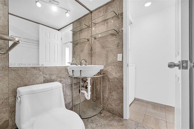 2750 NE 183rd St 2410, Aventura, FL 33160