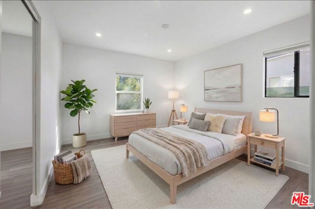 17141 Sherman Way, Los Angeles, CA 91406