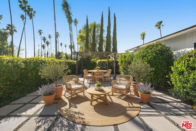 17141 Sherman Way, Los Angeles, CA 91406