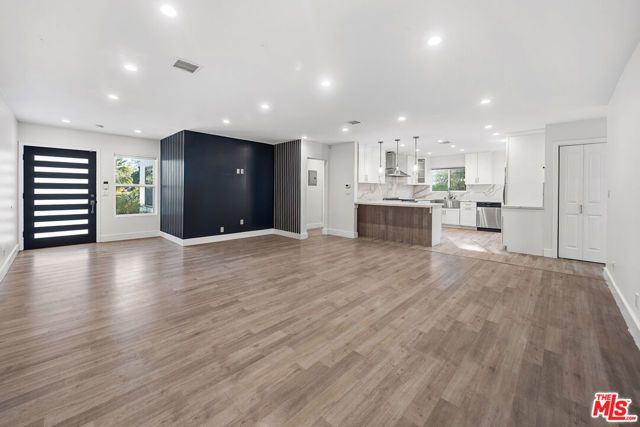 17141 Sherman Way, Los Angeles, CA 91406