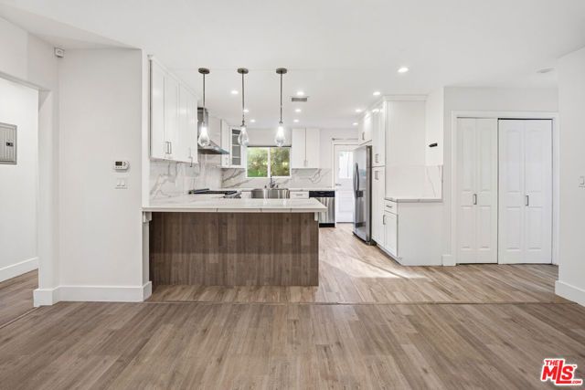 17141 Sherman Way, Los Angeles, CA 91406