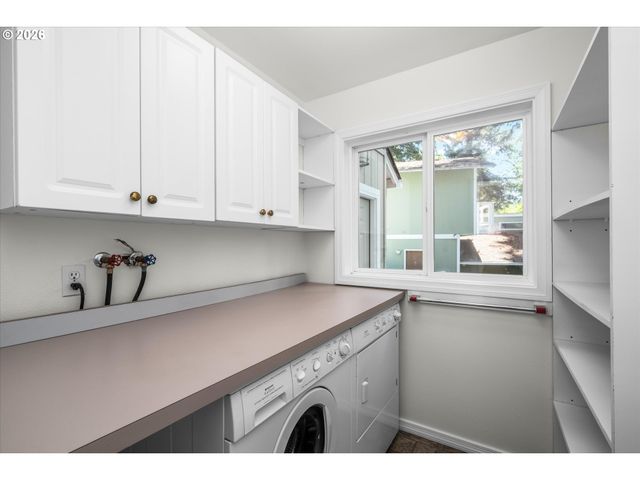 2331 TODD St, Eugene, OR 97405