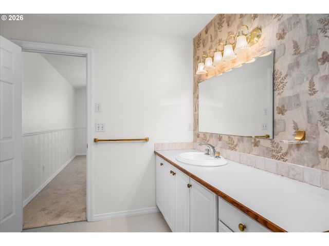 2331 TODD St, Eugene, OR 97405