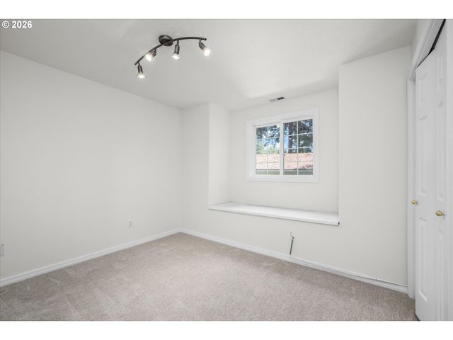 2331 TODD St, Eugene, OR 97405